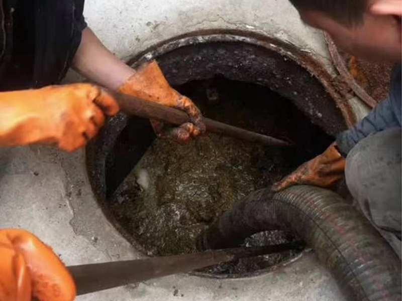 峨山清理化粪池时如何避免沼气的危害?